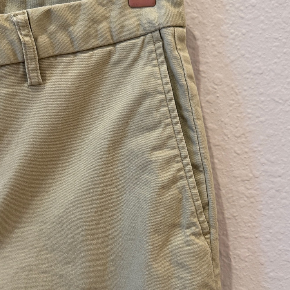 Old Navy Men's Khaki Chinos - Picture 4 of 4